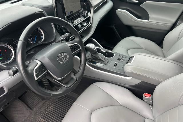 2025 Toyota Highlander Hybrid XLE