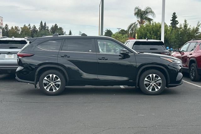 2025 Toyota Highlander Hybrid XLE