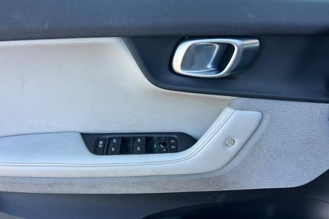 2023 POLESTAR 2 Base